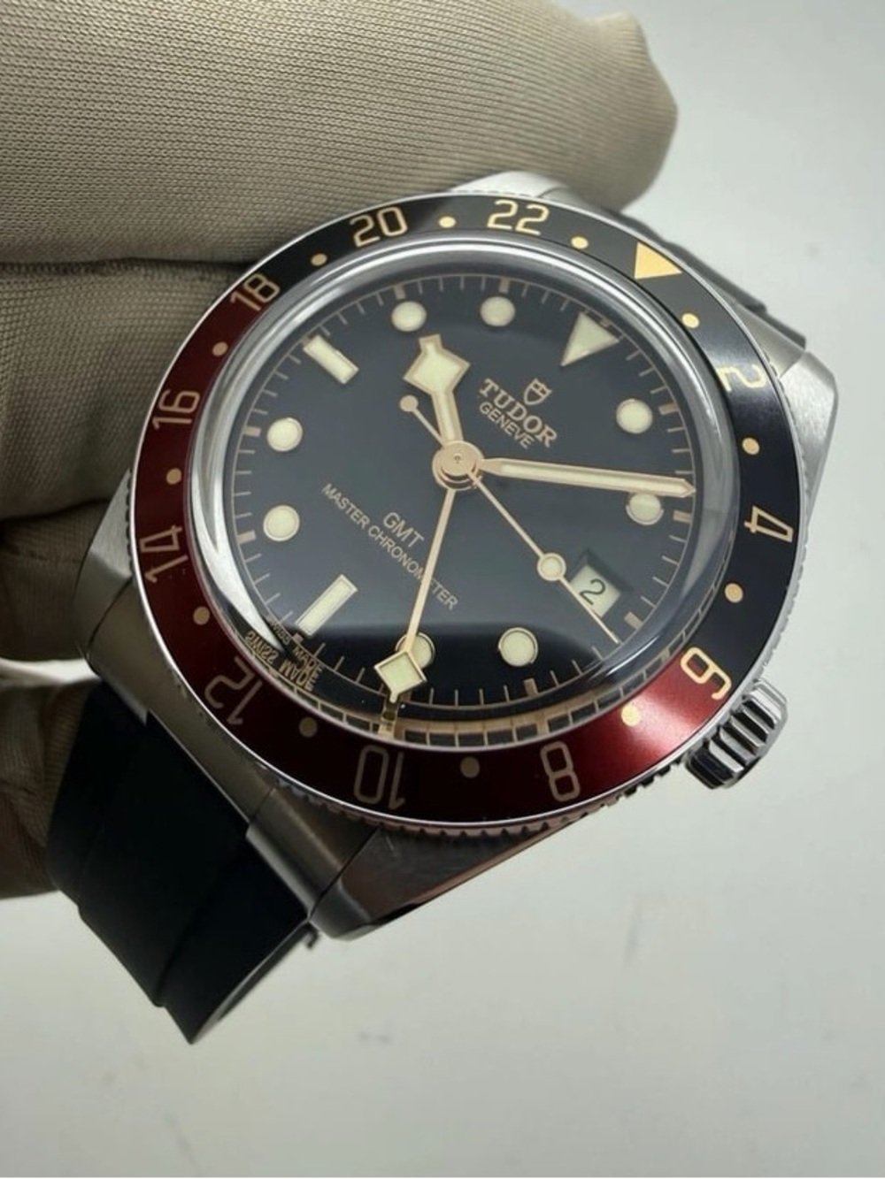 Tudor BB 58GMT – Black Dial with Burgundy/Black Bezel
